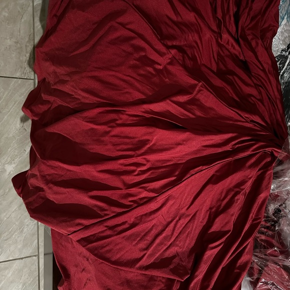 This dress is only worn once. No alteration. Bust 34. Waist 26 and hips 37 - Picture 7 of 7